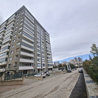 Bağlıca uzmanından nezih site içi ara kat geniş 4+1 daire